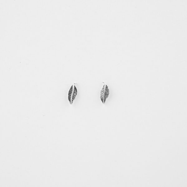 Oxidized Leaf Pattern Studs
