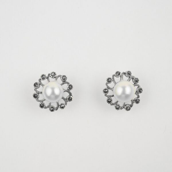 pearls studs in silver